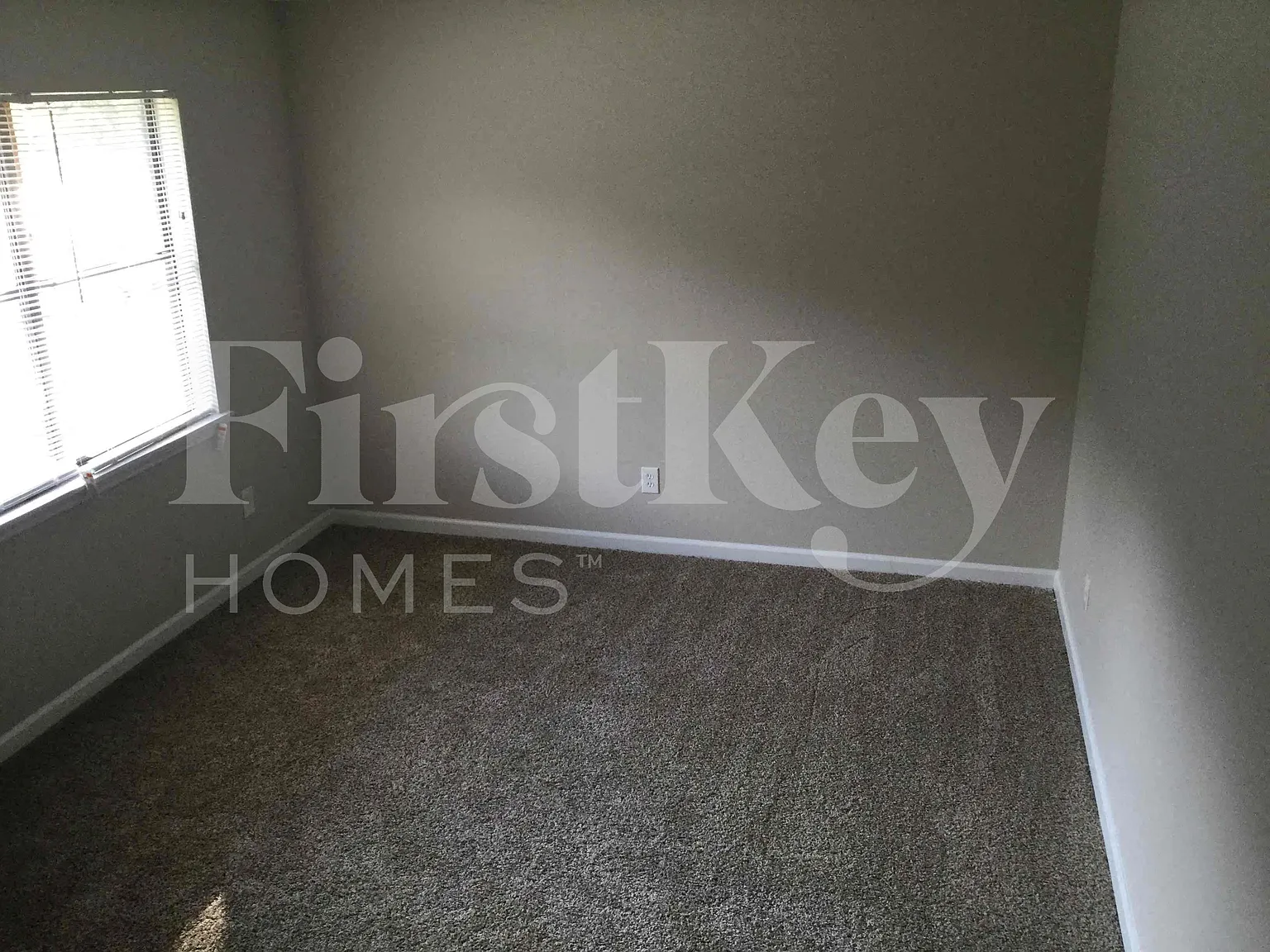 3 bed, 2.0 bath, 1744 sqft, $2,120 — Photo 2