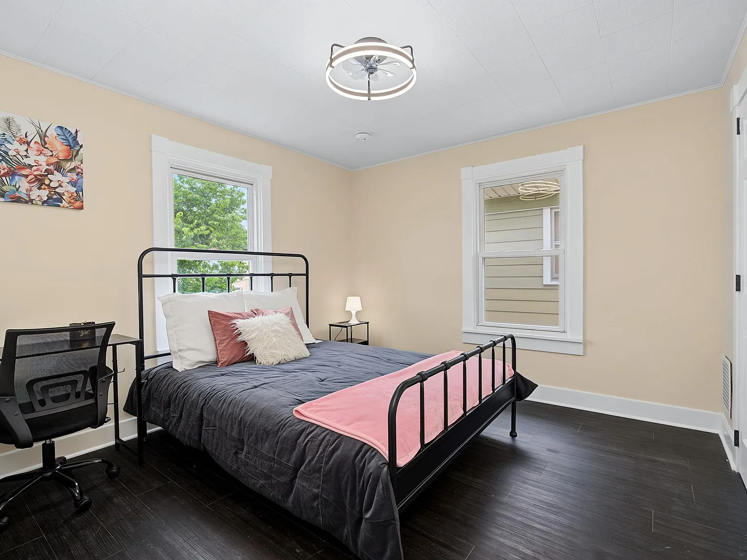 4 bed, 2.0 bath, 1560 sqft, $862 — Photo 1