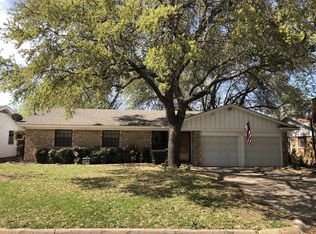 305 NW Jayellen Ave, Burleson, TX 76028
