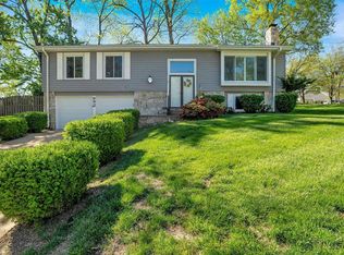 892 Almond Hill Ct, Ballwin, MO 63021