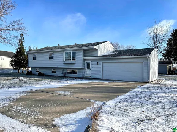 1301 Oneida St, Storm Lake, IA 50588