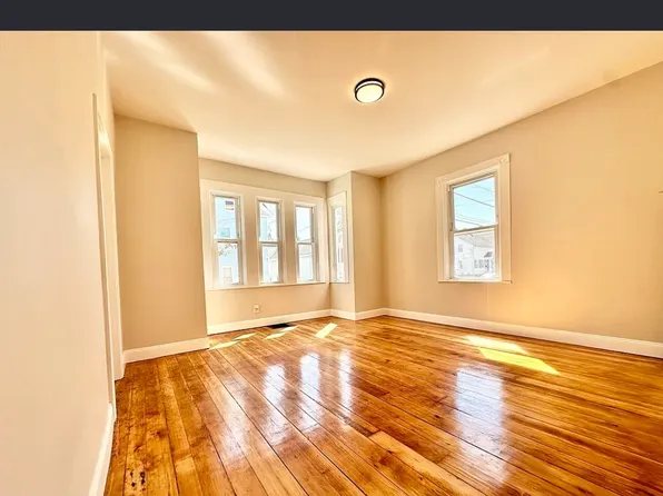 299 Cedar St #1, New Bedford, MA 02740