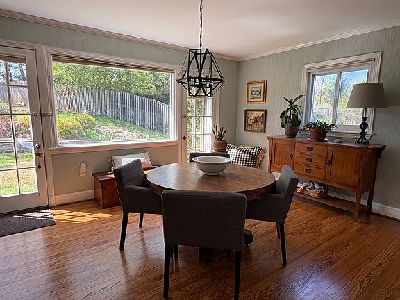 4th image of 3914 Rose Ln