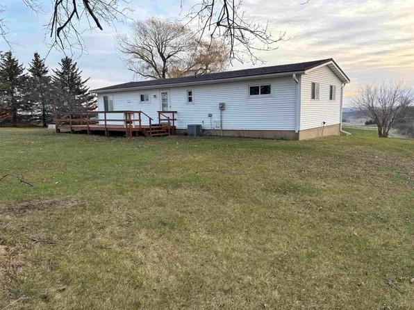 2403 Chris Na Mar Rd, Dodgeville, WI 53533