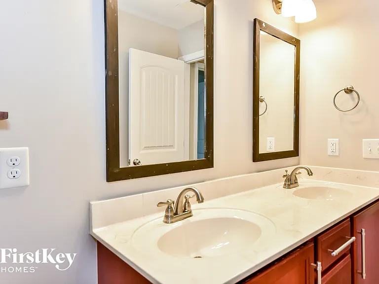 416 Leslie Wood Dr — Photo 10
