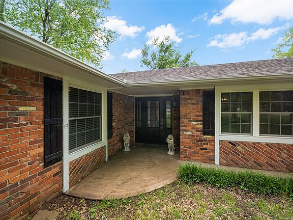 4th image of 727 Valentine Ln