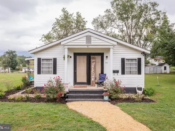 411 4th St, Luray, VA 22835