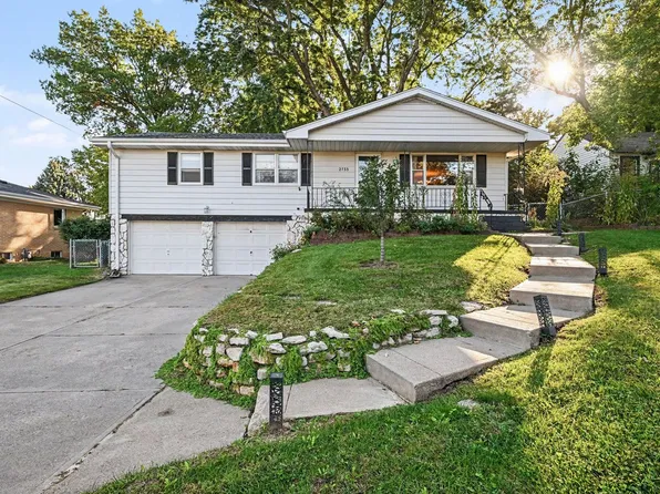 2733 S 49th St, Omaha, NE 68106