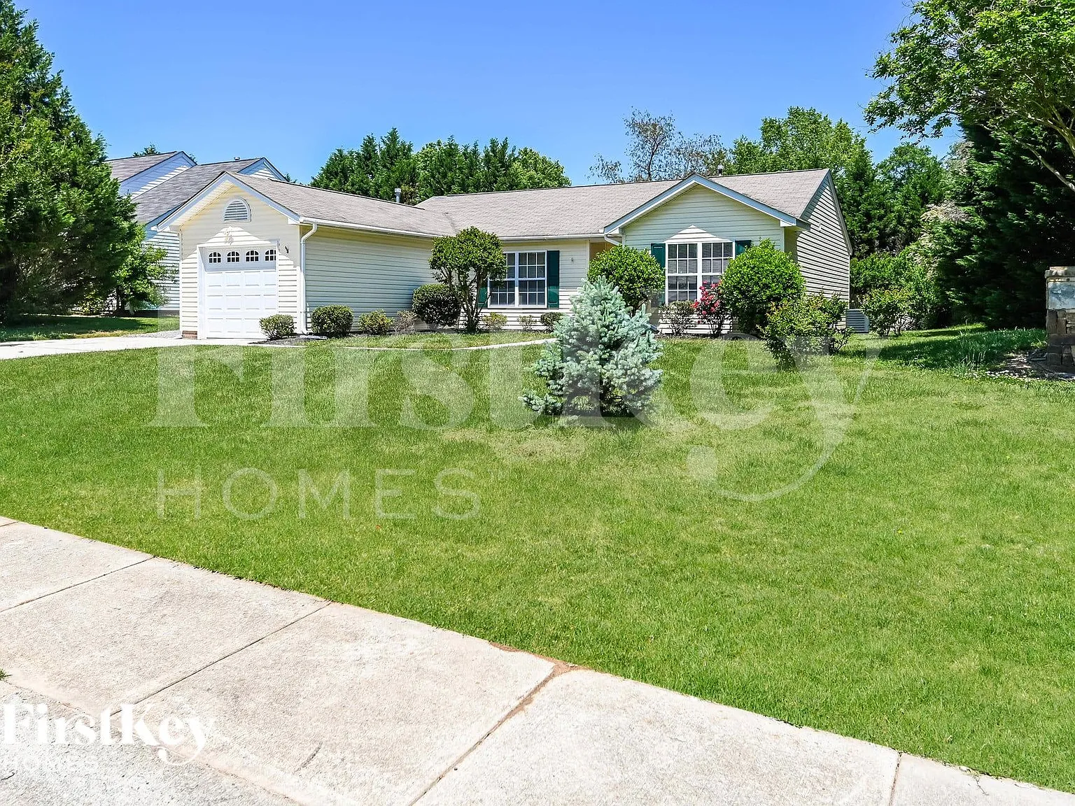 3 bed, 2.0 bath, 1197 sqft, $2,220 — Photo 2