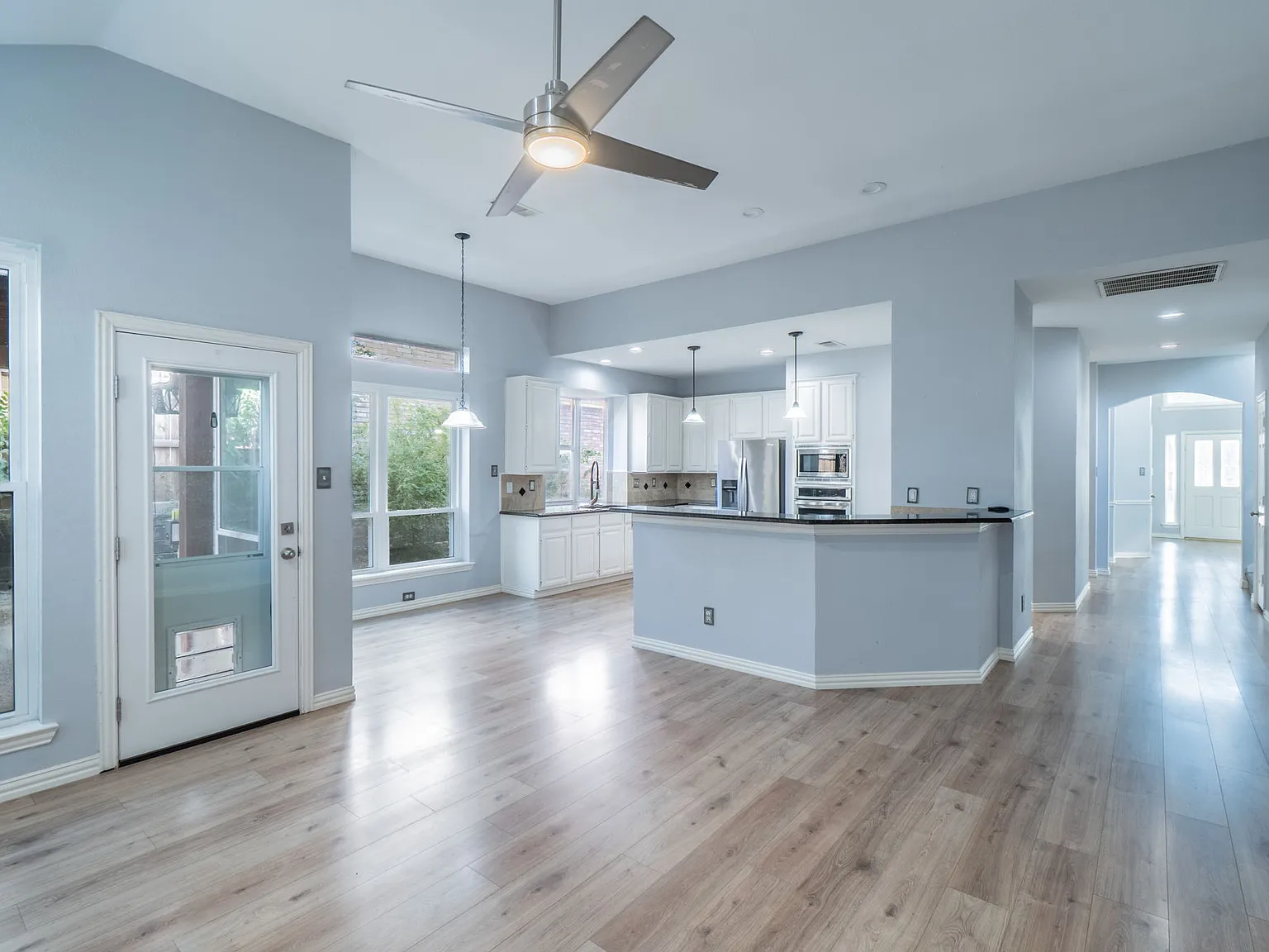 4 bed, 2862 sqft, $3,200 — Photo 3