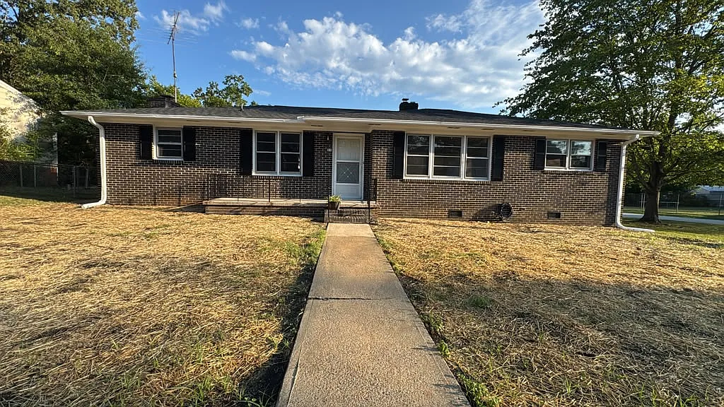3 bed, 1.5 bath, 1501 sqft, $1,900 — Photo 1