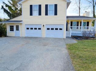 221 Harlee Ln, Lawrenceville, GA 30046