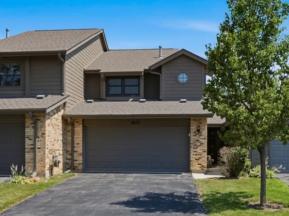 8037 Wildwood Ln, Darien, IL 60561