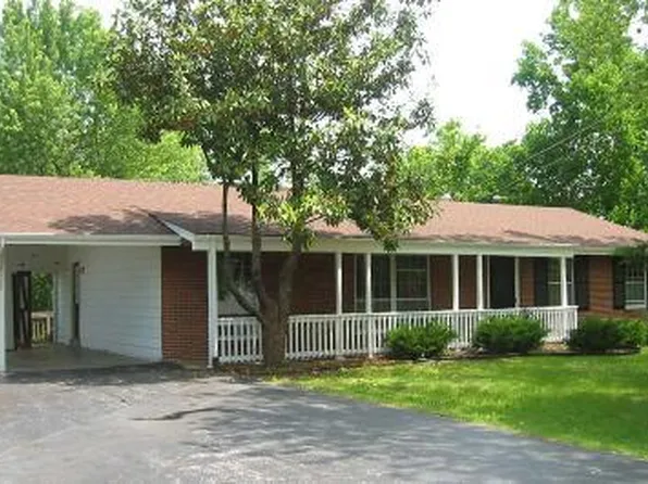 12145 Lake Placid Dr, Saint Louis, MO 63146