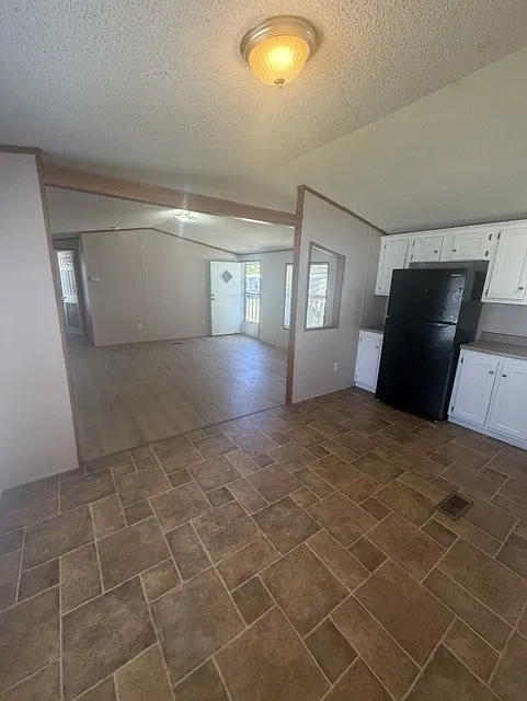 3 bed, 1216 sqft, $949 — Photo 4