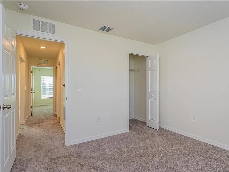 352 Towns Cir — Photo 13