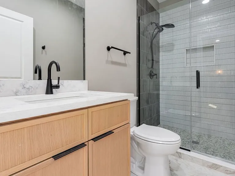 6404 S Vernon Ave #2 — Photo 18