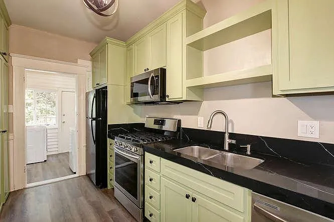 1821 Capitol Ave — Photo 26