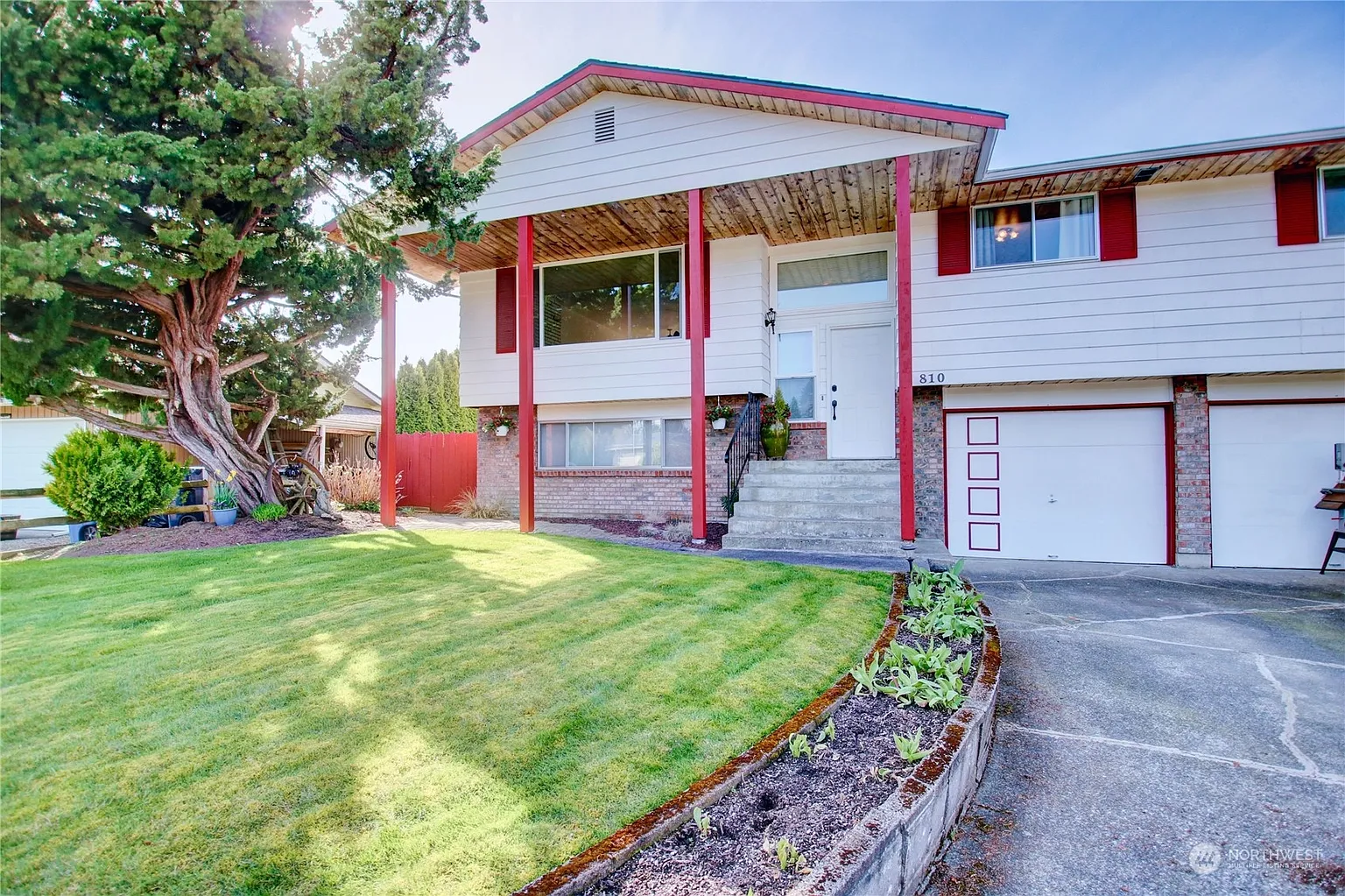 810 Dana Drive photo 1