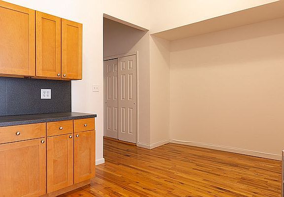 3rd image of 928 President St APT B2
