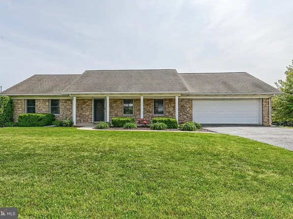 1415 Chapel Dr, York, PA 17404