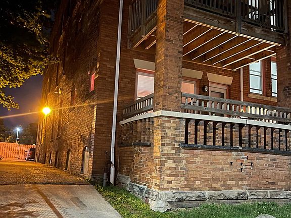2nd image of 1421 W 84th St APT 6