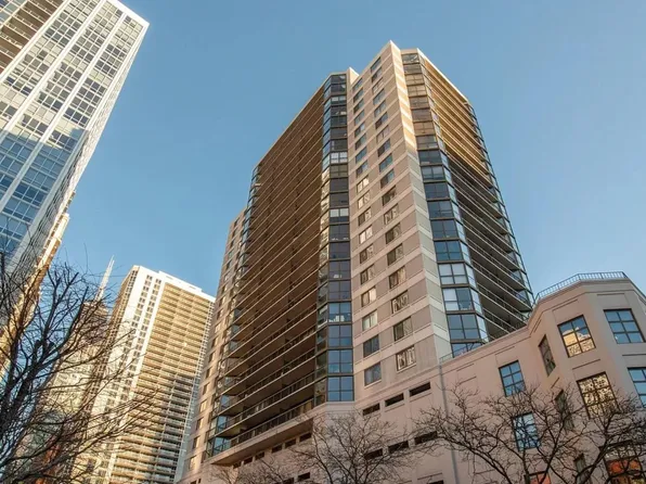 33 W Delaware Pl, Chicago, IL