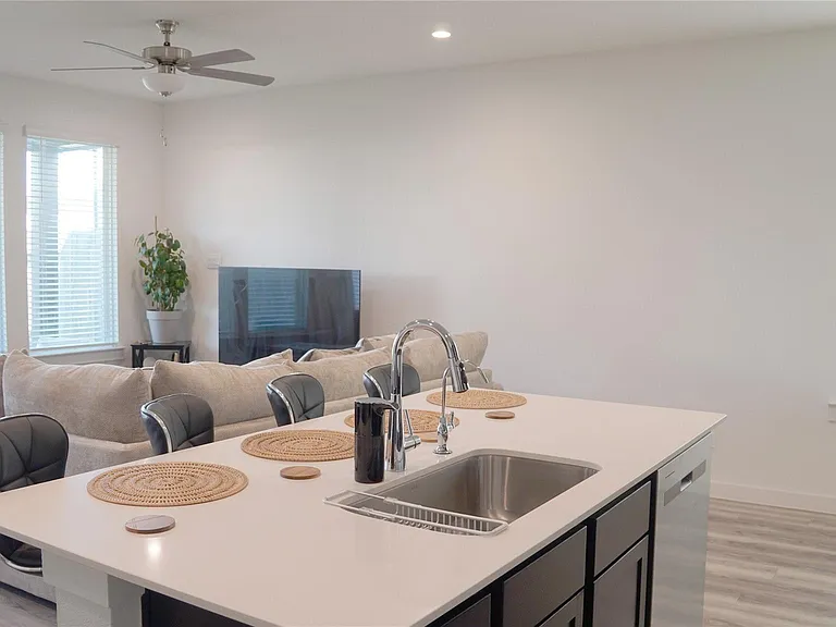 2913 Crown Gate Dr — Photo 5