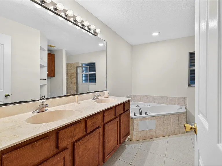 1058 SW Locke Ave — Photo 25