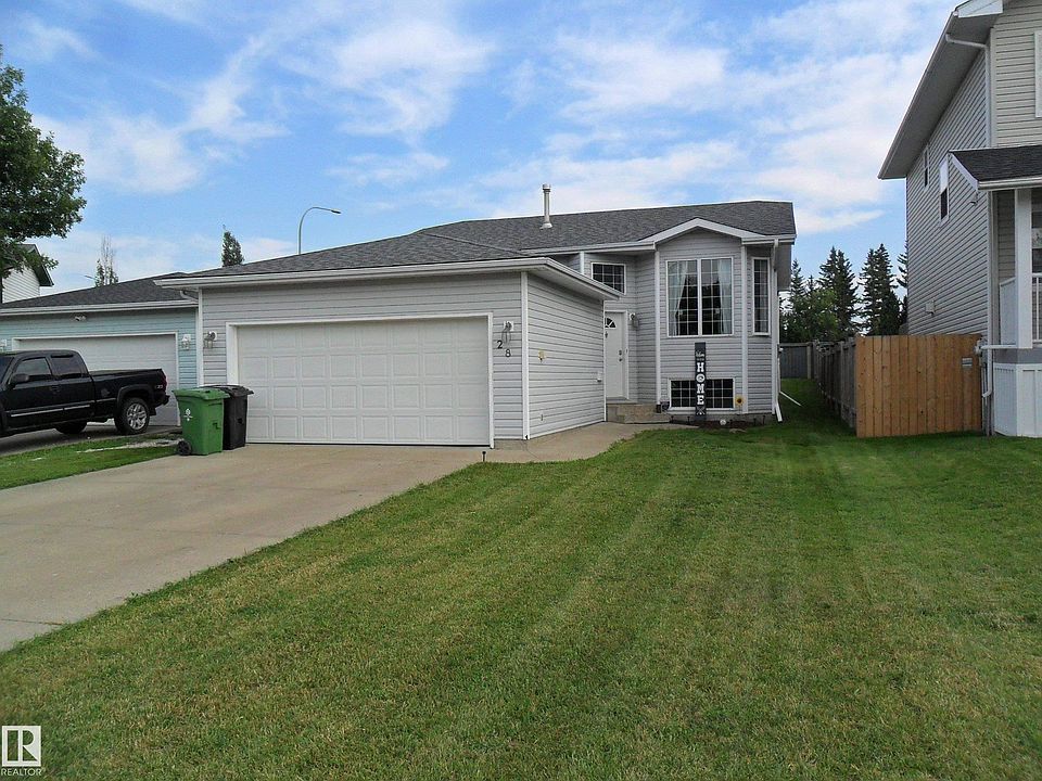 1st image of 28 Bridgeview Cres NW