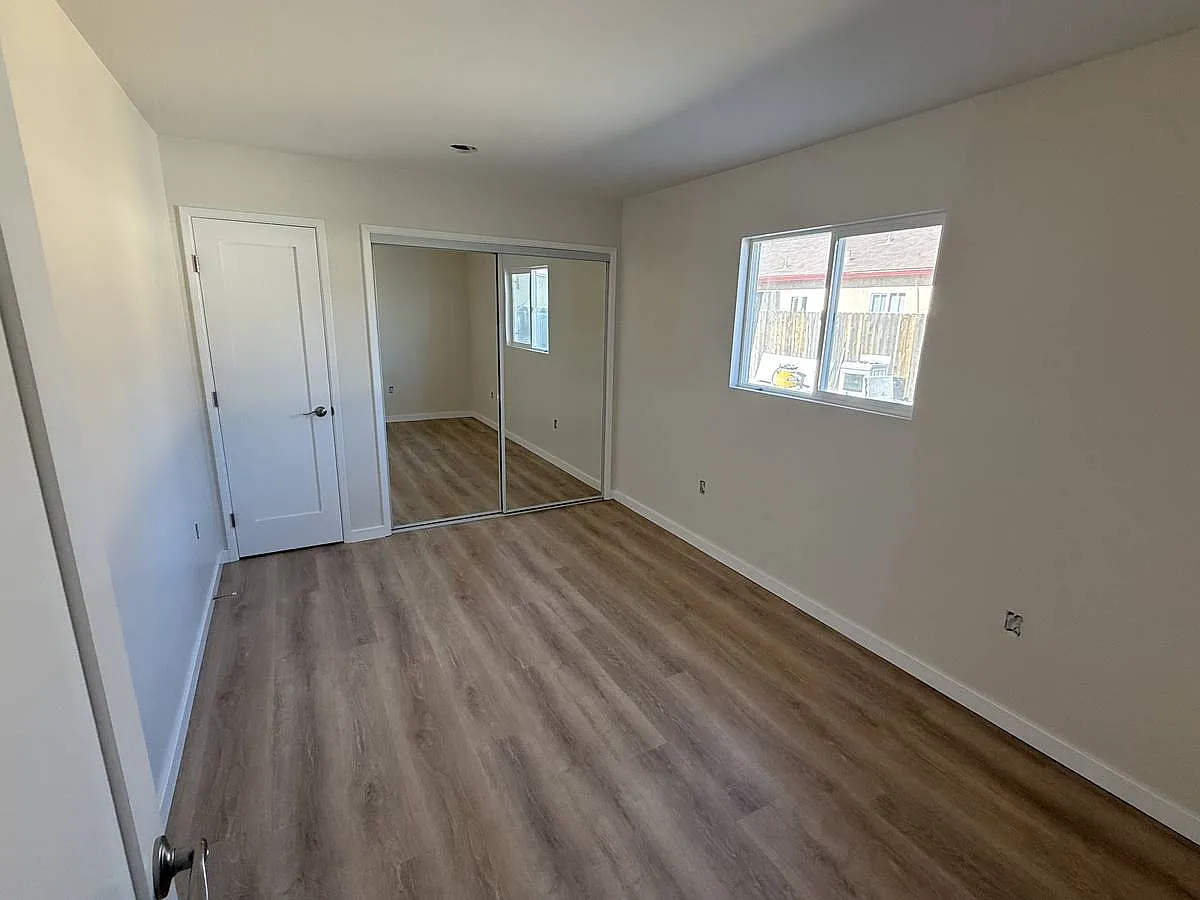 Studio, 300 sqft, $1,700 — Photo 4