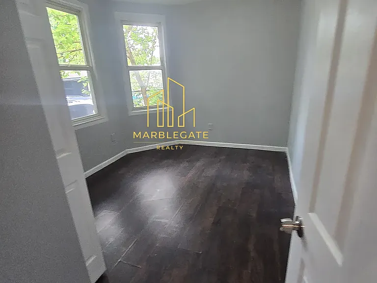 380 Sanford Ave #11 — Photo 4