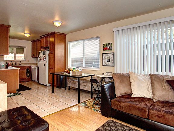 3rd image of 1690-1692 Blue Jay Drive