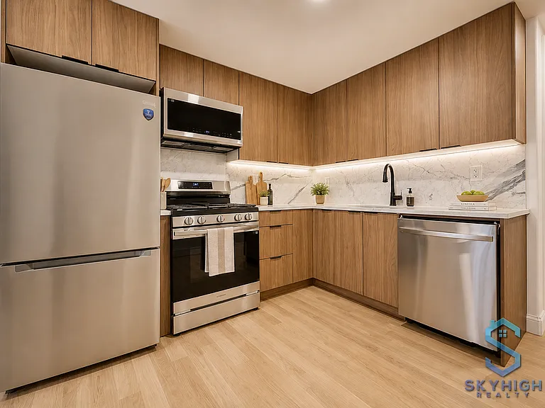 594 Van Buren St #1E — Photo 6