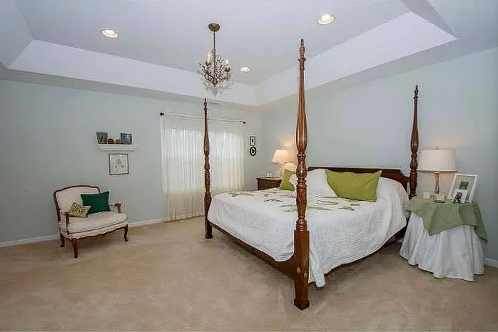 1204 Derry Ln — Photo 12