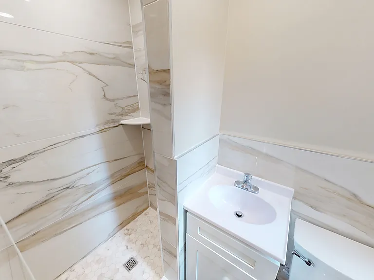 1622 Pine St #3R — Photo 7