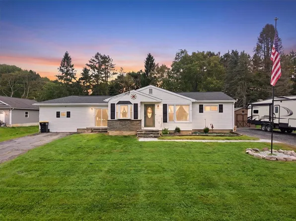 218 Effort Village Dr, Effort, PA 18330