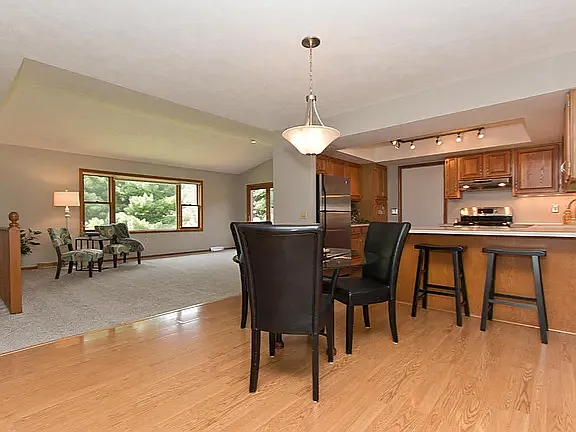 3380 Balsam Ct NE — Photo 2