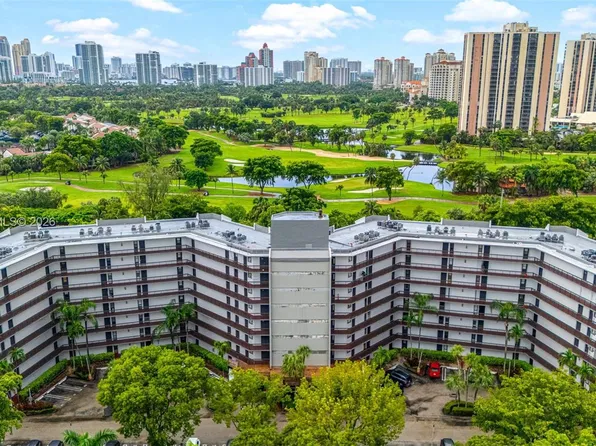 3301 N Country Club Dr APT 208, Aventura, FL 33180