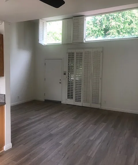 11113 Moorpark St — Photo 15