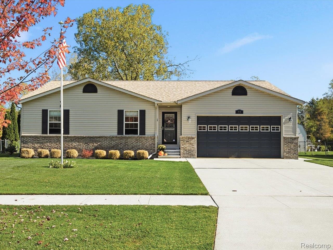 55 Rella Rae Ave, Marysville, MI 48040