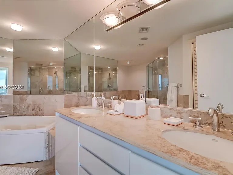 1455 Ocean Dr #902 — Photo 22