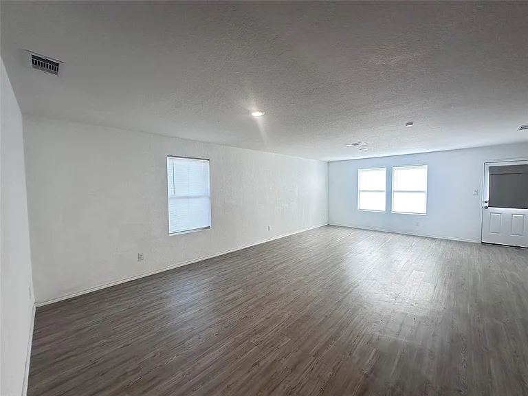 2722 Winterfell St — Photo 13