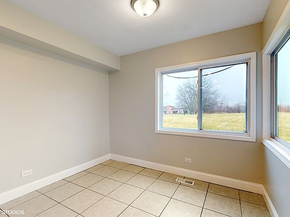 4th image of 719 Driftwood Ct #5
