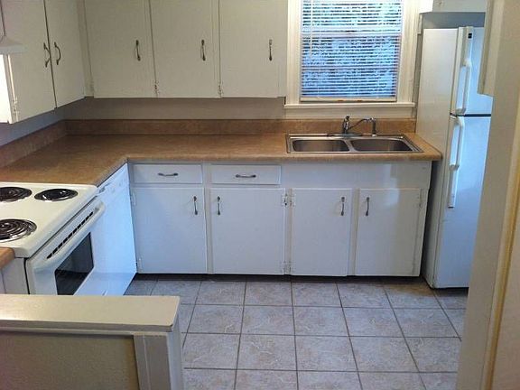 4th image of 812 Johnson Ave