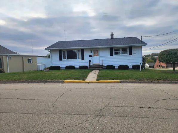285 Harrison Ave, Platteville, WI 53818