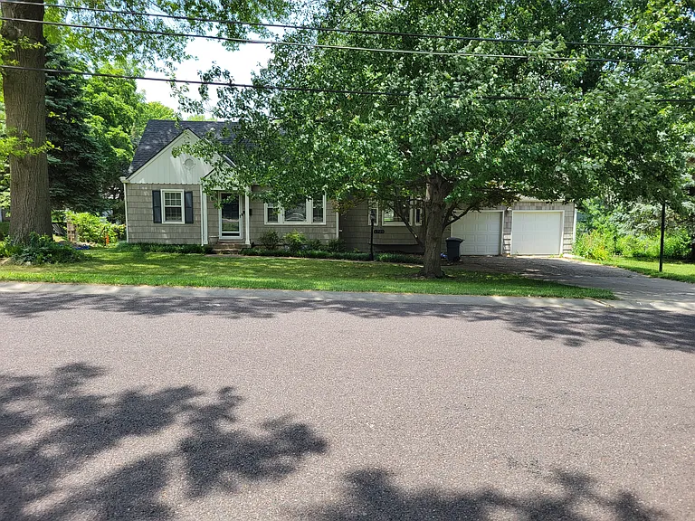 6720 Floyd St — Photo 2