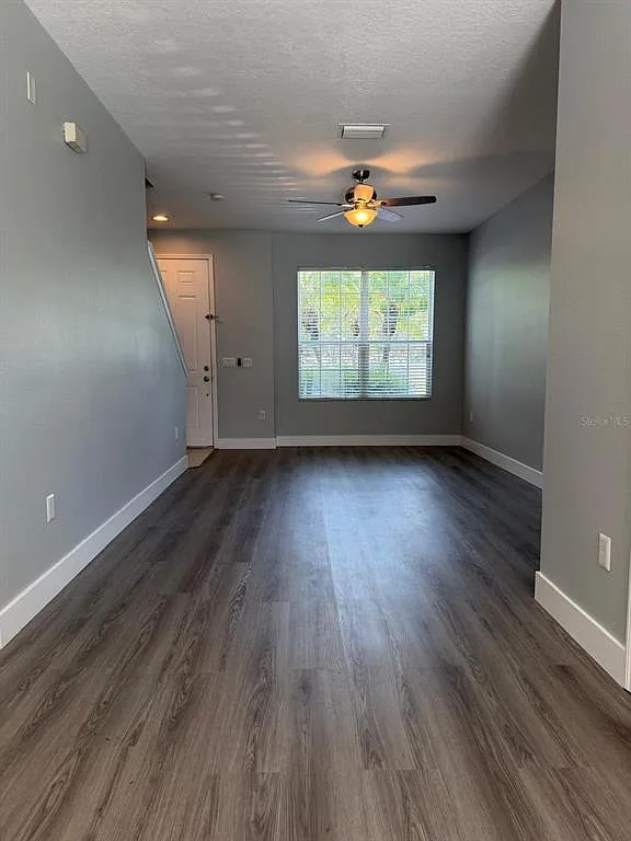 2 bed, 2.5 bath, 1236 sqft, $2,000 — Photo 2