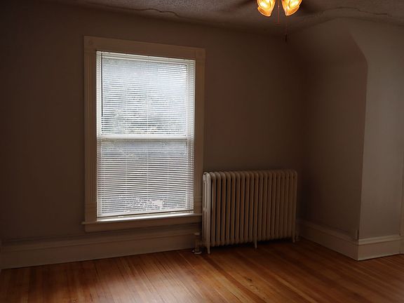 4th image of 304 E Mulberry St #2