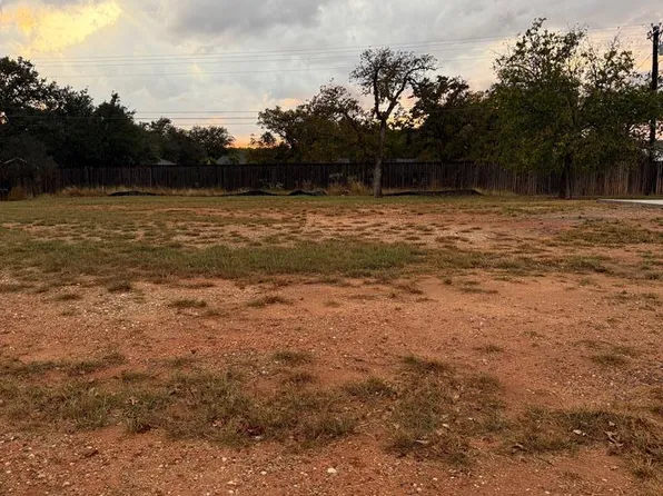 2137 Stone Mdw, Fredericksburg, TX 78624